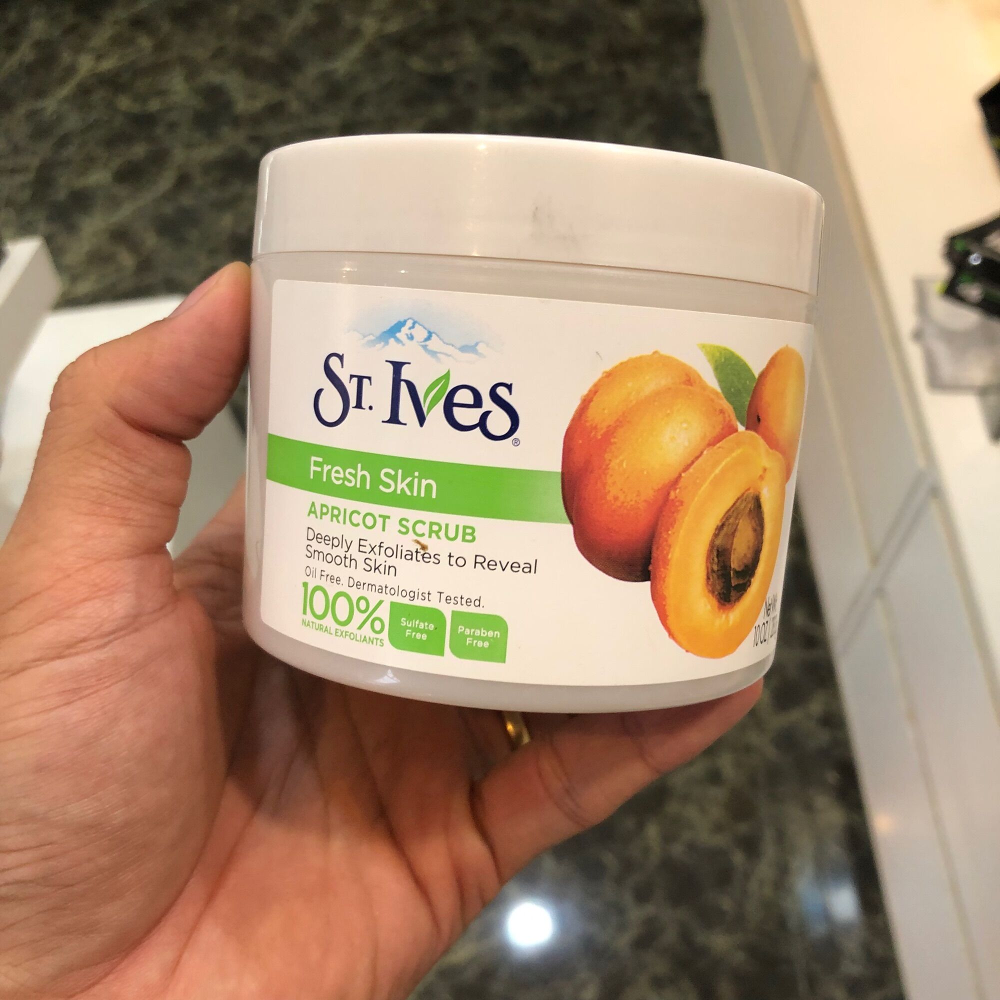 Tẩy tế bào chết Stives
