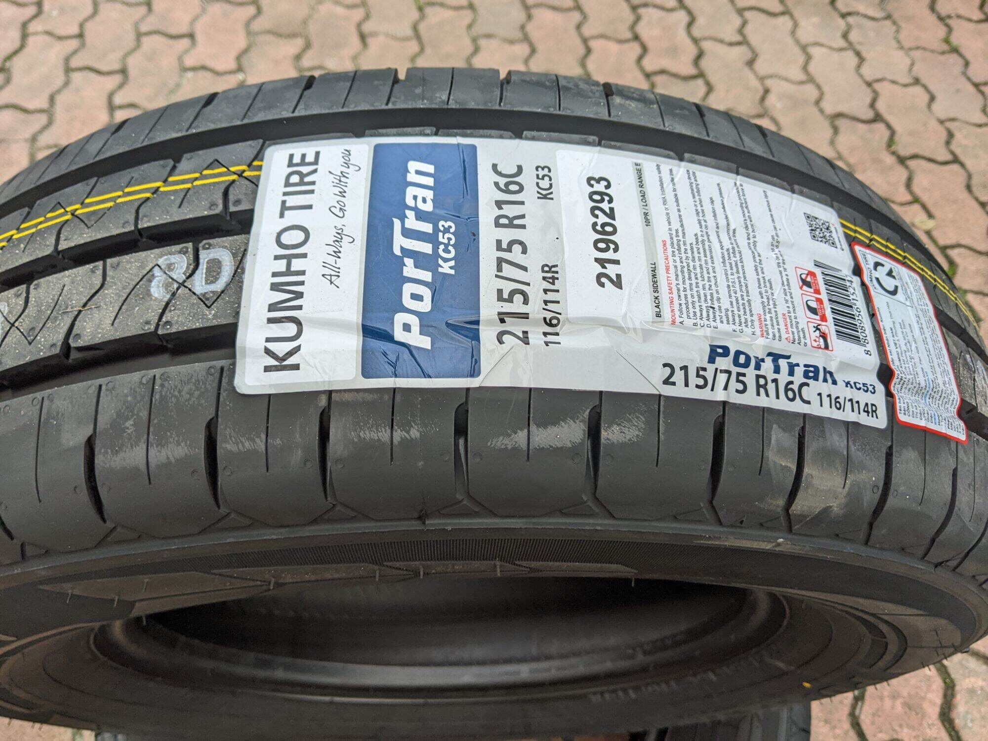 Vỏ lốp kumho 215/75/16