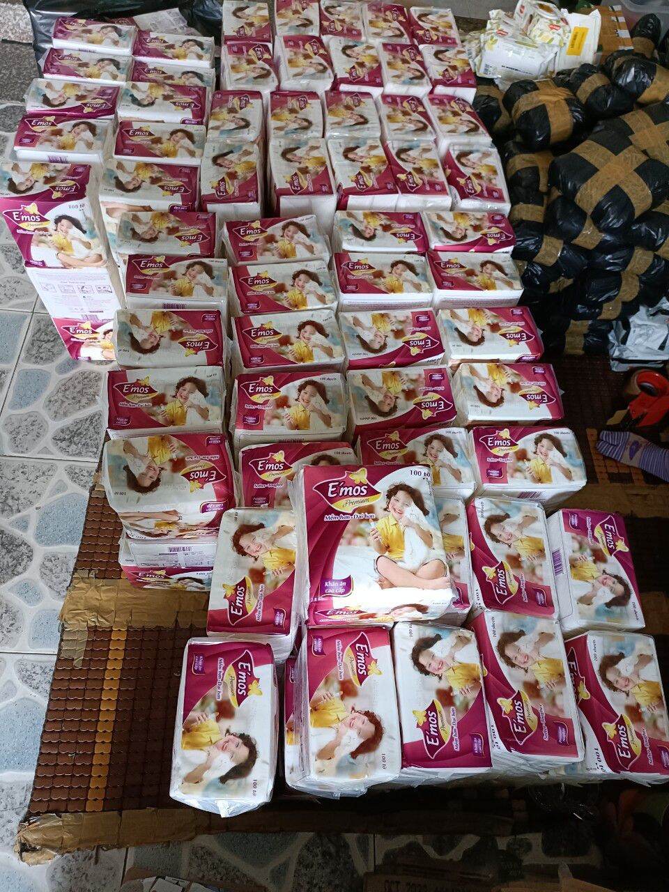 Combo 10 Giấy Vuông Emos   tang 1 goi