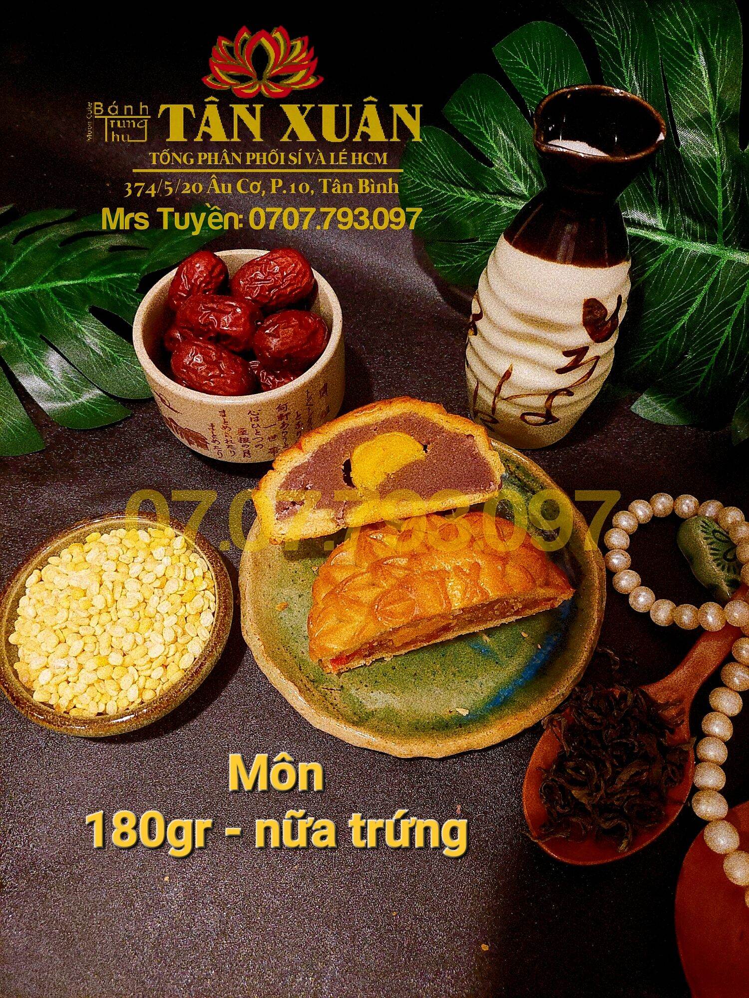 Bánh trung thu tân xuân môn 180gr - 1/2 trứng hột vịt