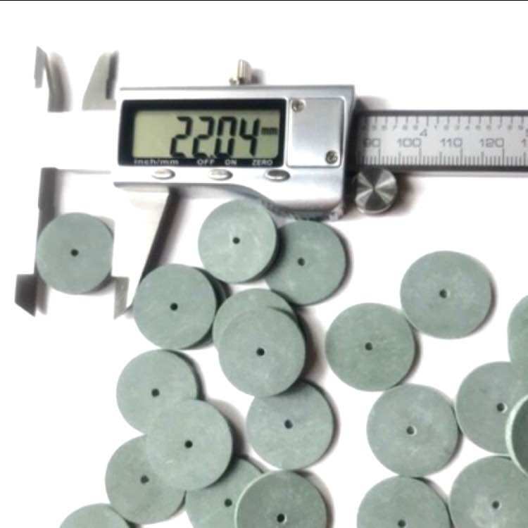 Đĩa cao su đặc đánh bóng 22mm lỗ vít 2mm