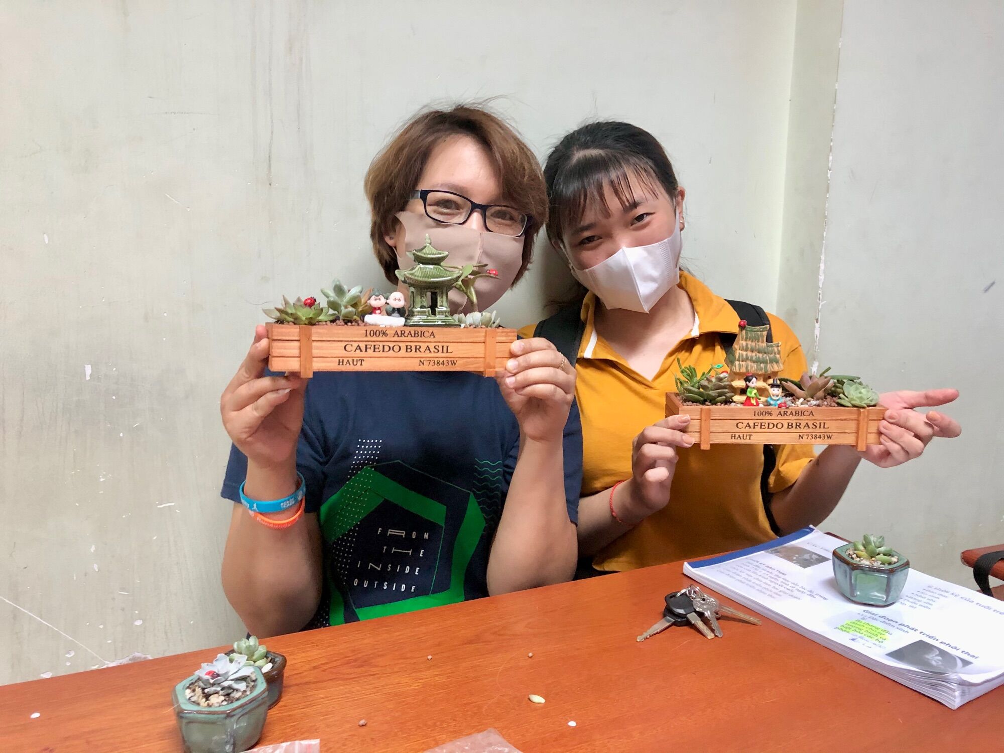 Set tiểu cảnh sen đá xinh xắn chậu gỗ(1 set như hình)
