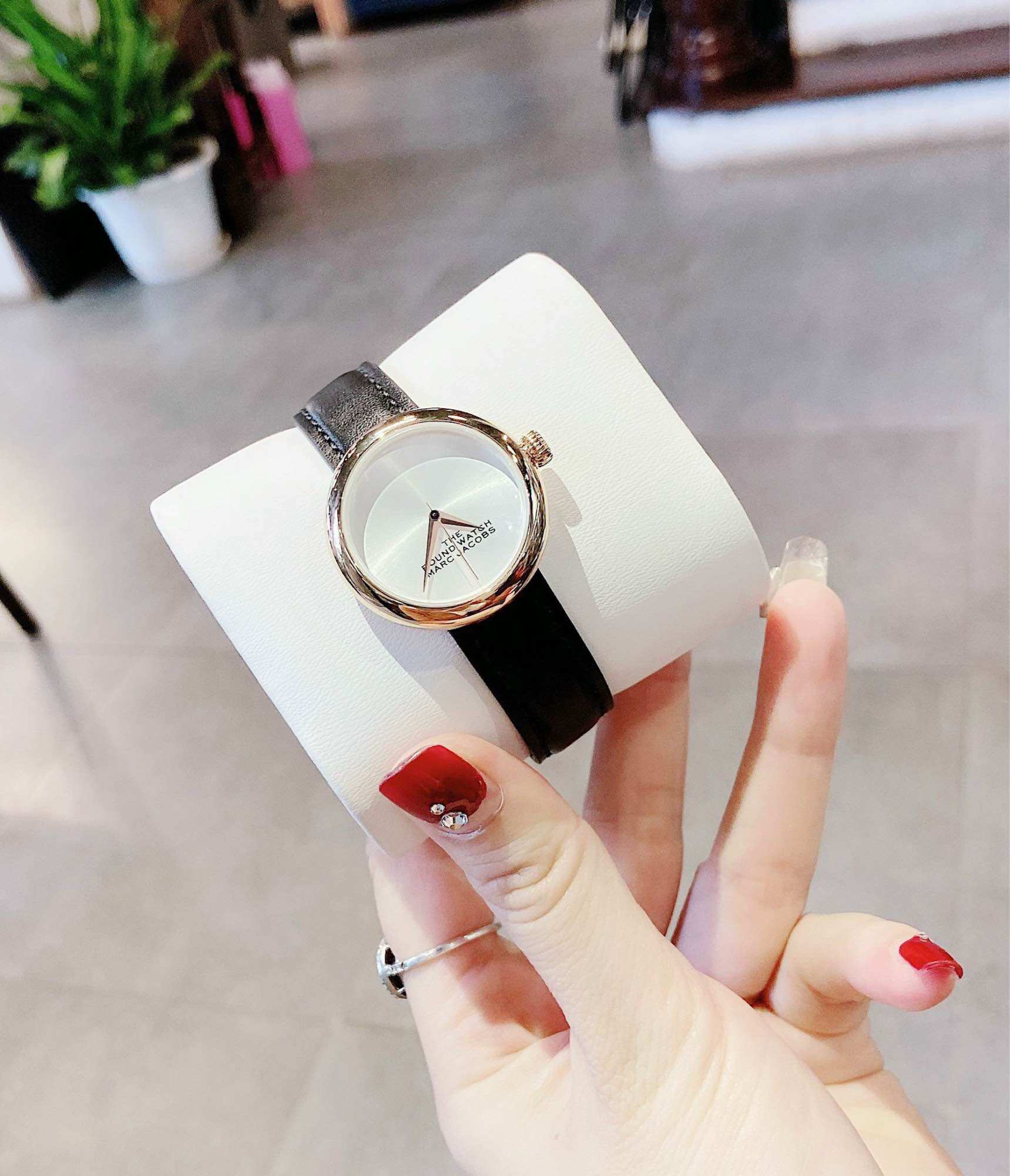 Đồng hồ nữ Marc Jacobs, size 32mm