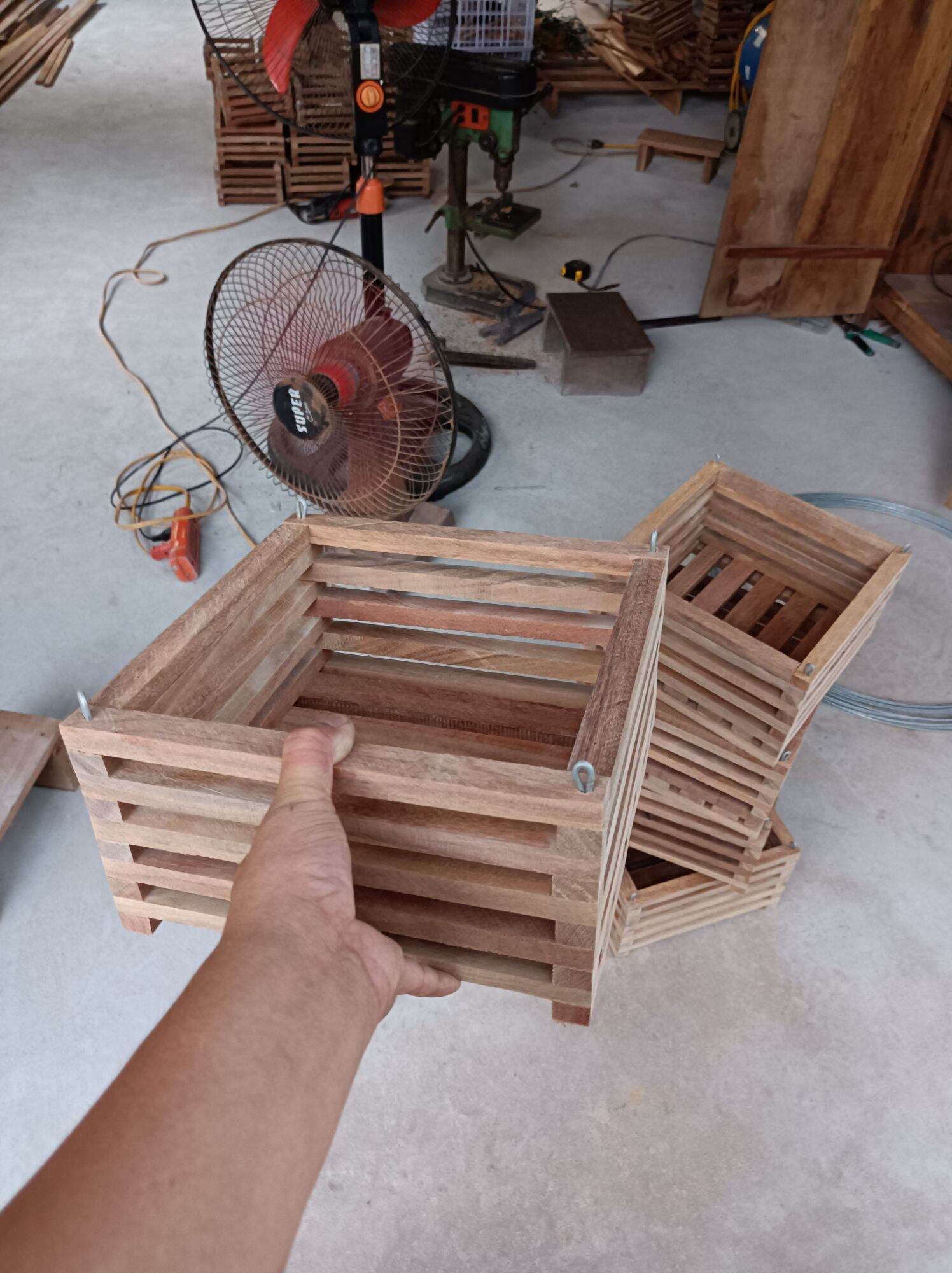 chậu gỗ trồng lan hình vuông 20x20