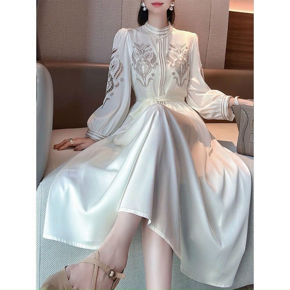 Đầm lụa mịn thêu hoạ tiết sang trọng hana88