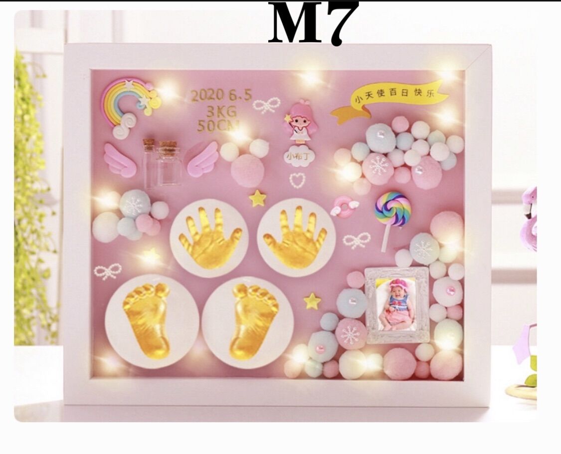 (In 2 ảnh miễn phí - Tặng thêm 1 khung ảnh nhỏ)Set 2 size M-L Khung in dấu chân tay bé