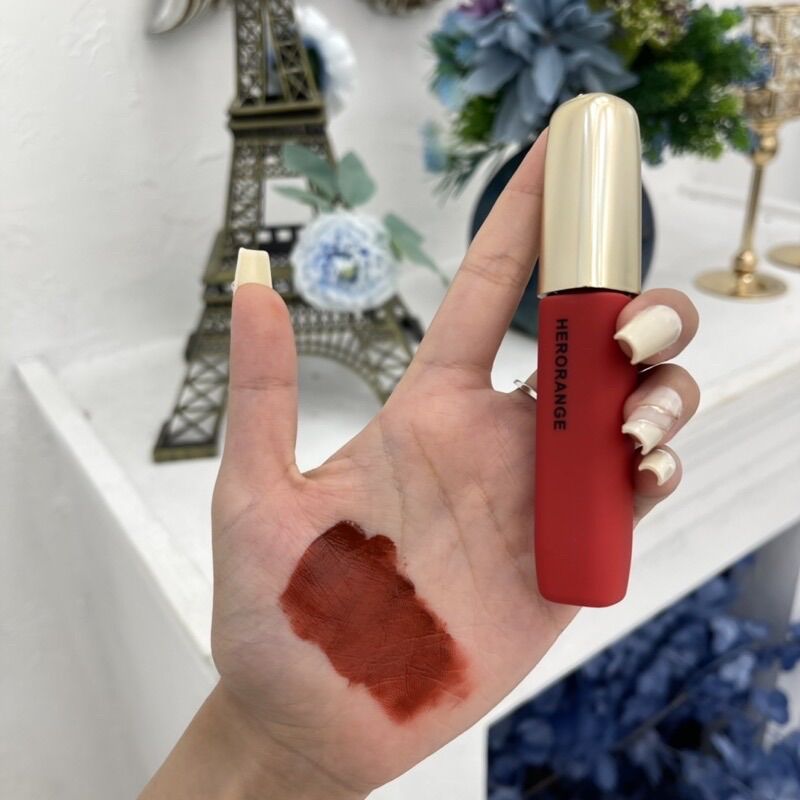 Son Môi kem lì HERORANGE đỏ mướt mịn thiết kế nắp vàng sang chảnh ảnh thật shop chụp