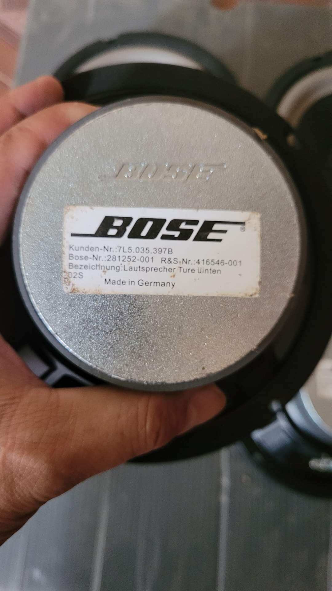1 cặp  2 cái  loa bass 16cm hãng BOSE cho ah em lựa chọn nâng cấp âm thanh cho xe chất lượng âm thanh cực chất giá lại tốt