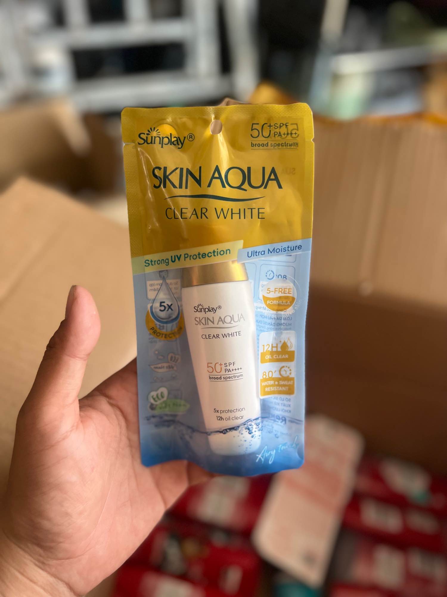  Sữa chống nắng Sunplay skin aqua clear white nắp vàng 