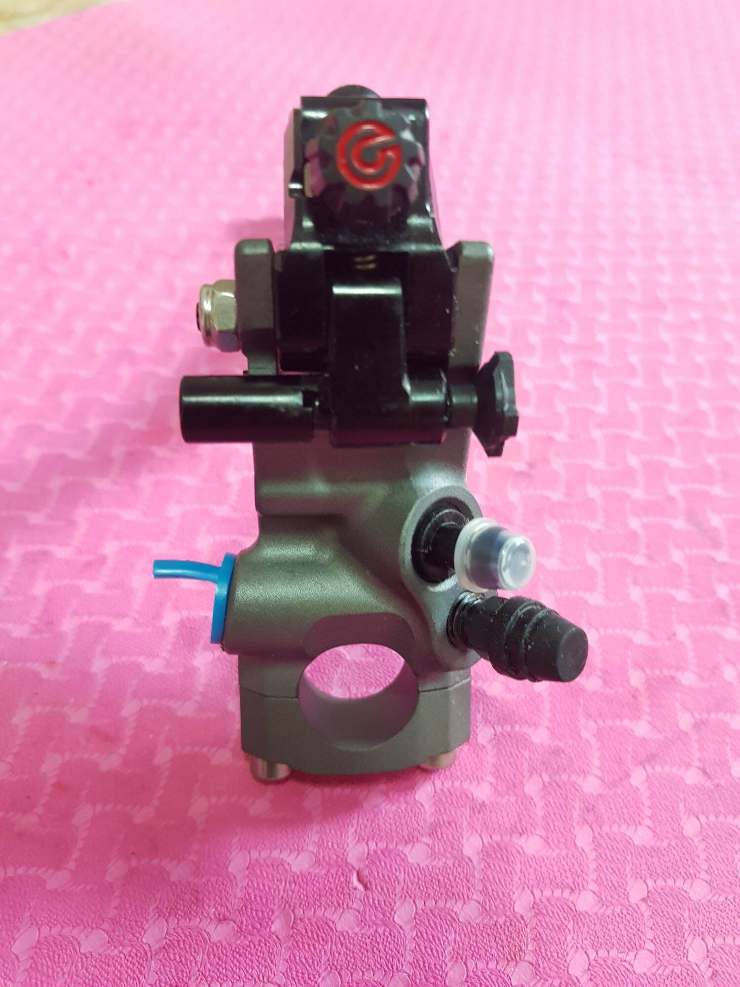 Cụm Tay Dầu Phải Mẫu Brembo