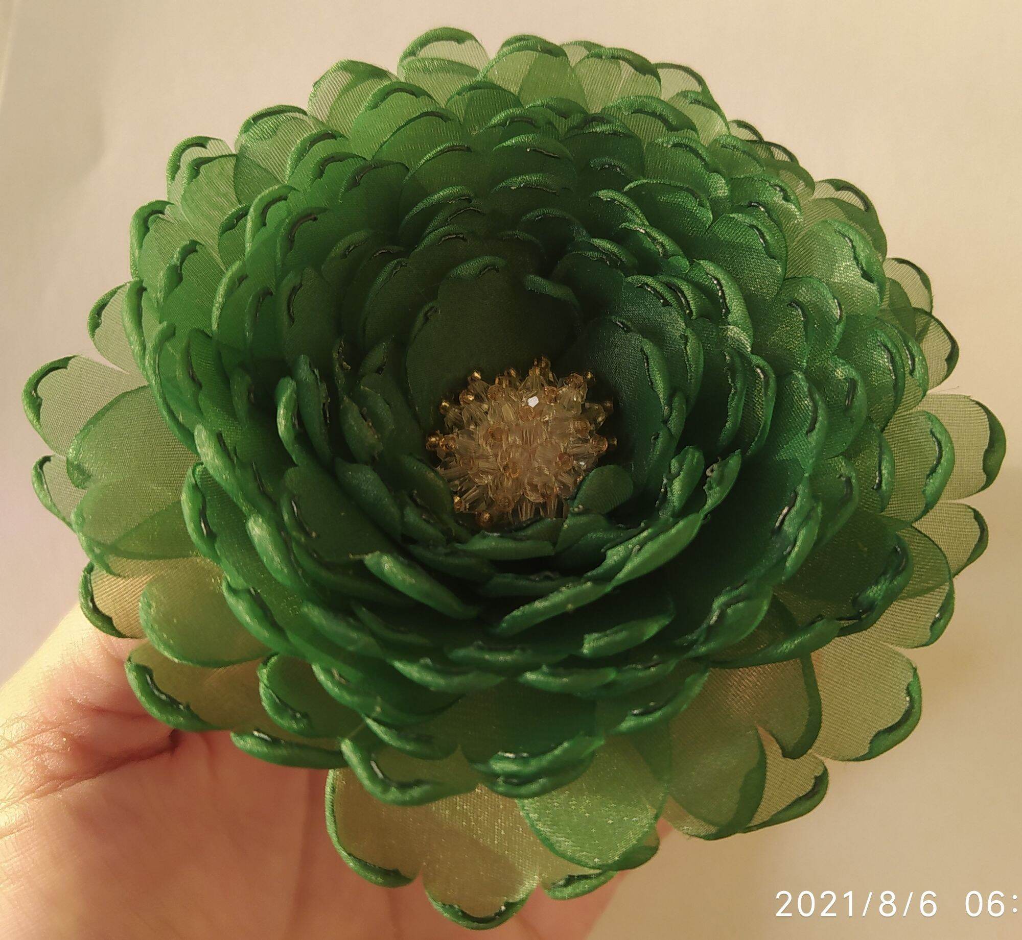Hoa cài áo Canto handmade màu xanh phối pha lê