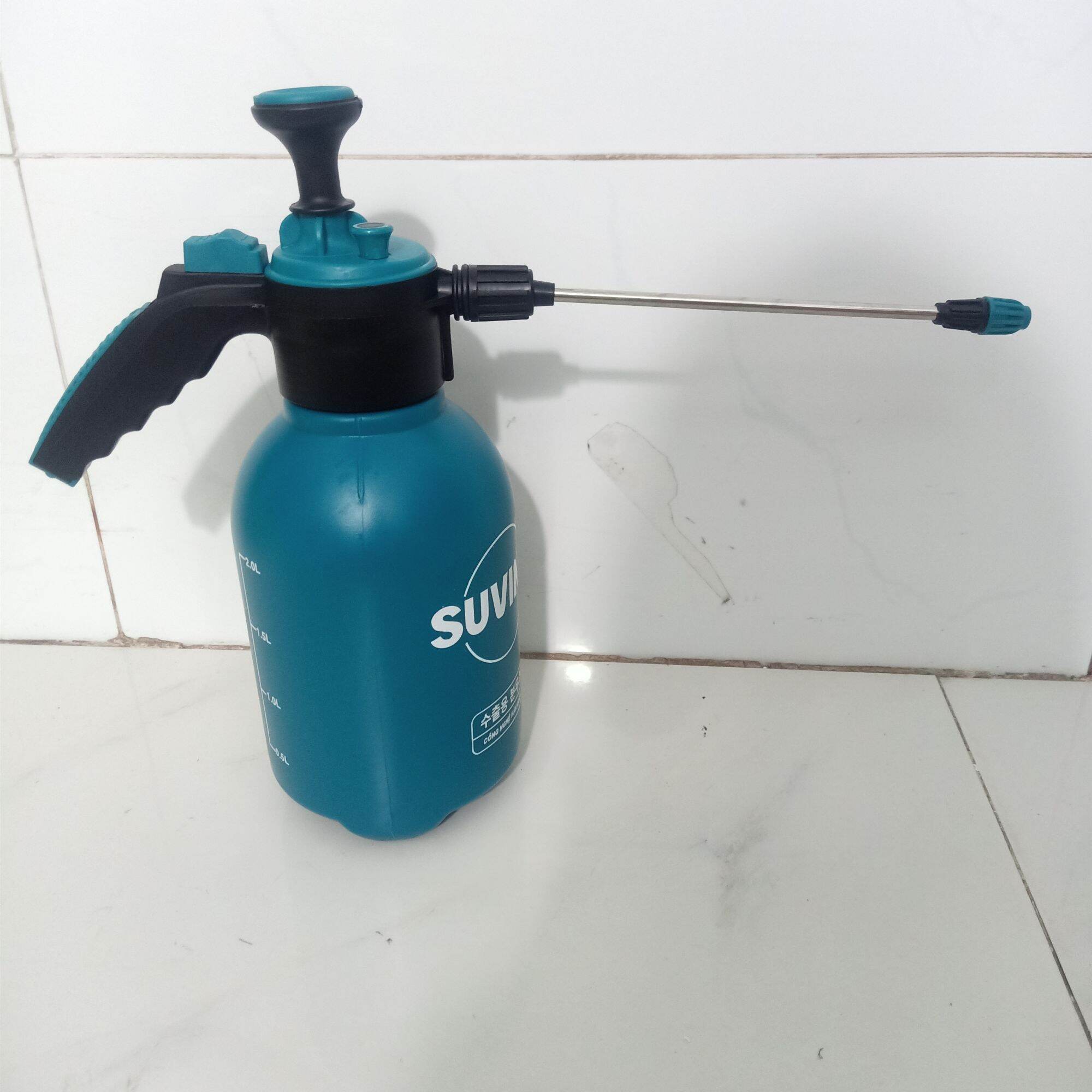 Bình xịt tưới cây Suvina 2L cần dài 20 cm