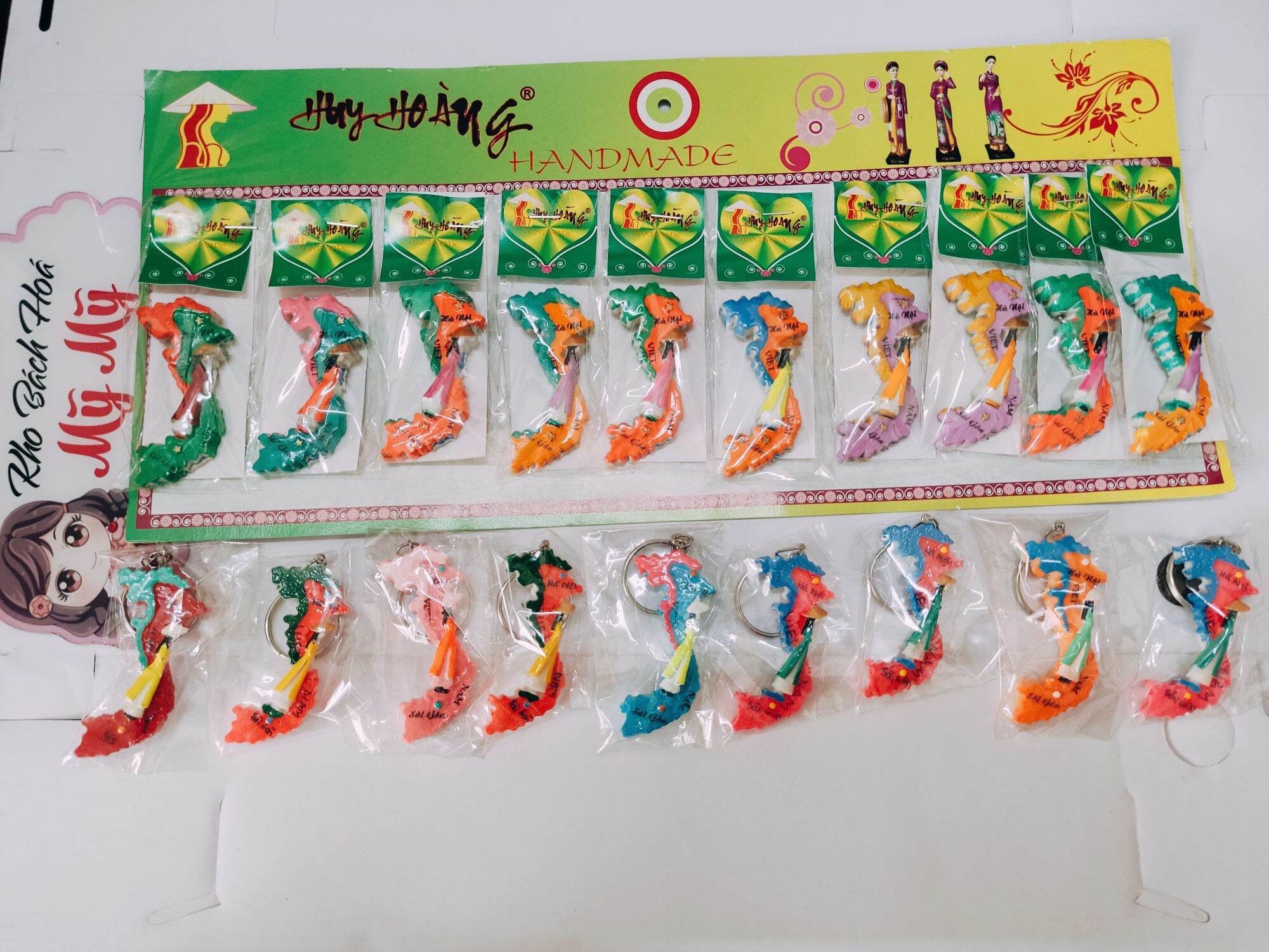 Quà lưu niệm móc khoá bản đồ cô gái Việt Nam