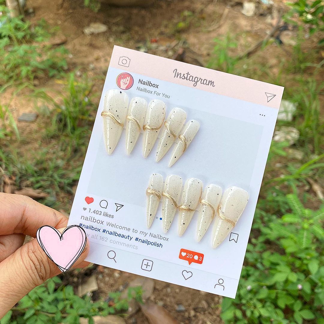 Nailbox thiết kế kèm keo và dũa