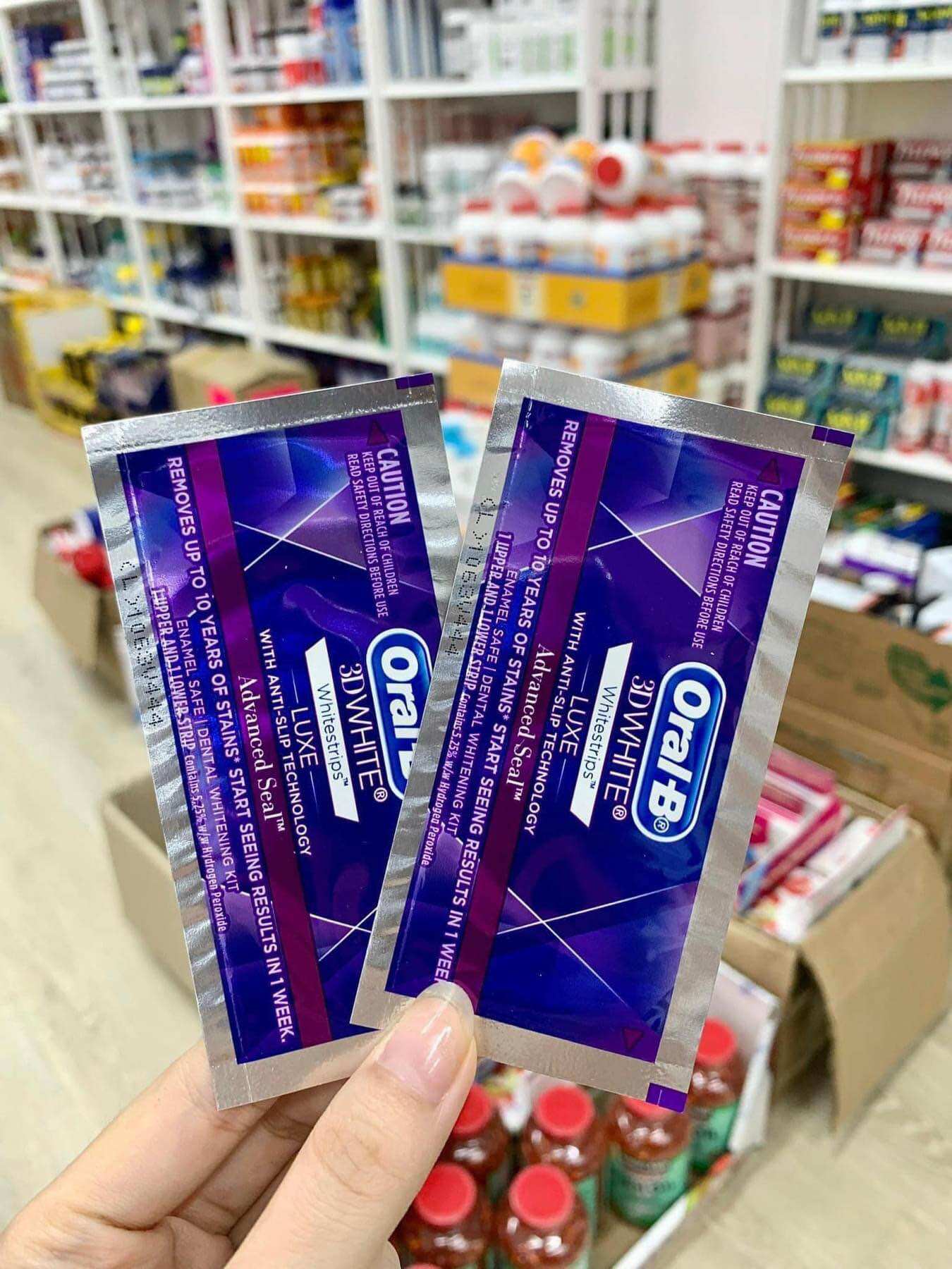 Miếng dán tẩy trắng răng OralB 3D White Whitestrips (1 hộp 14 miếng )