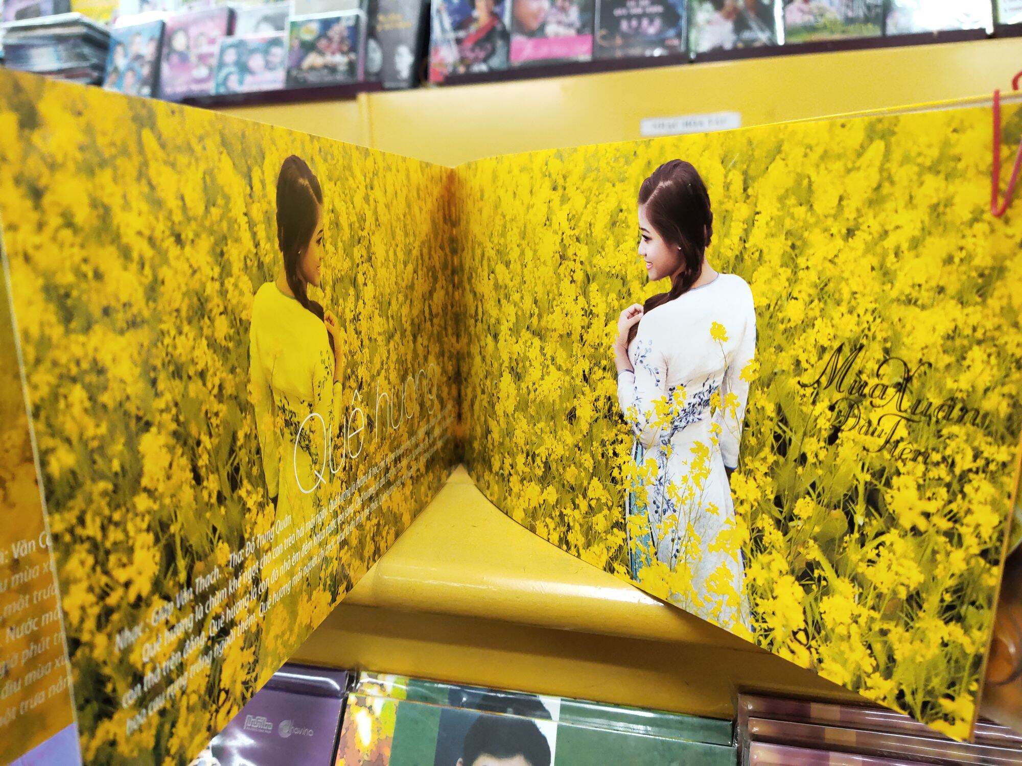 CD & DVD Bích Hồng - Mùa Xuân Đầu Tiên