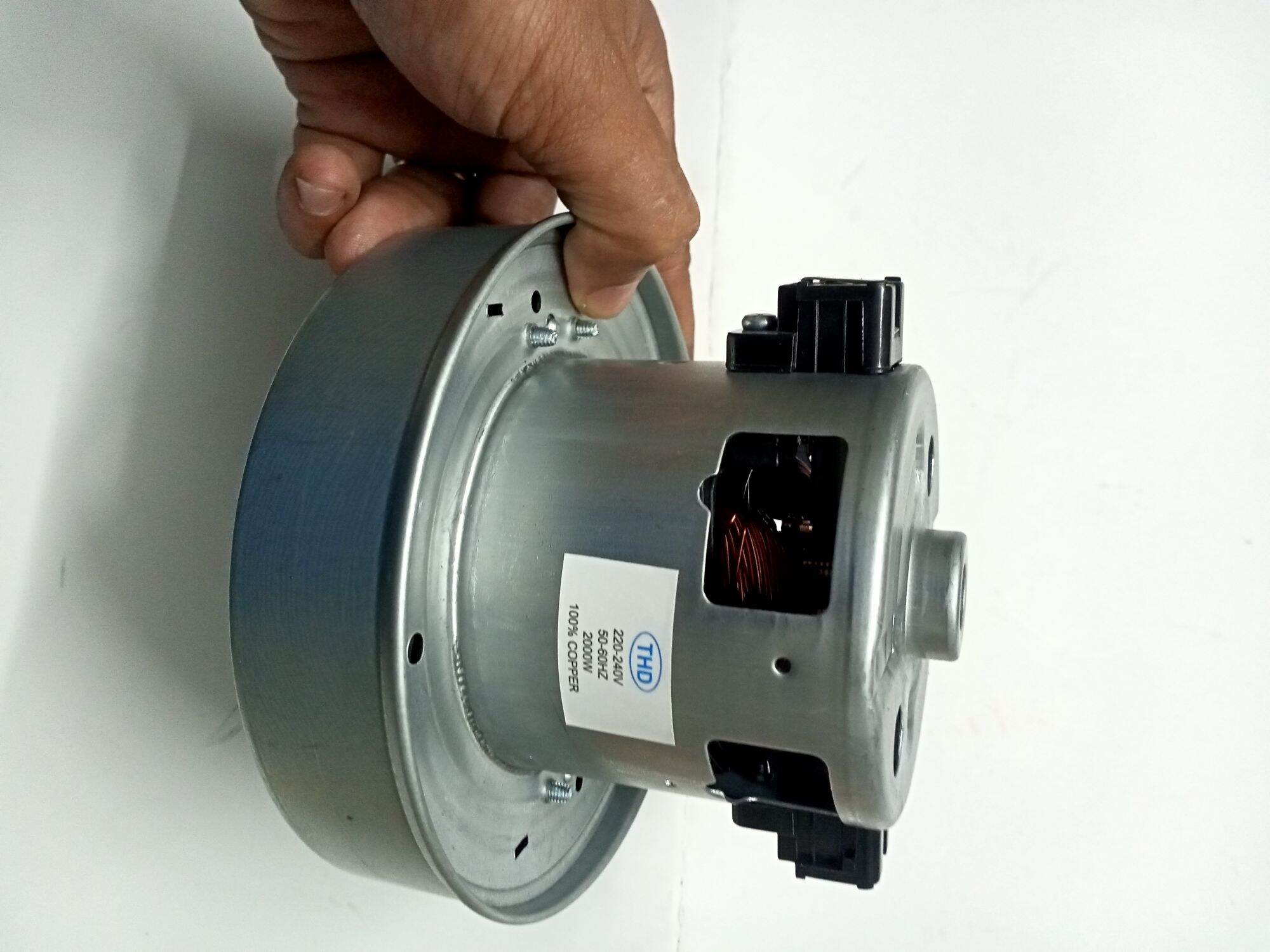 Động cơ máy hút bụi công suất 2000w.
