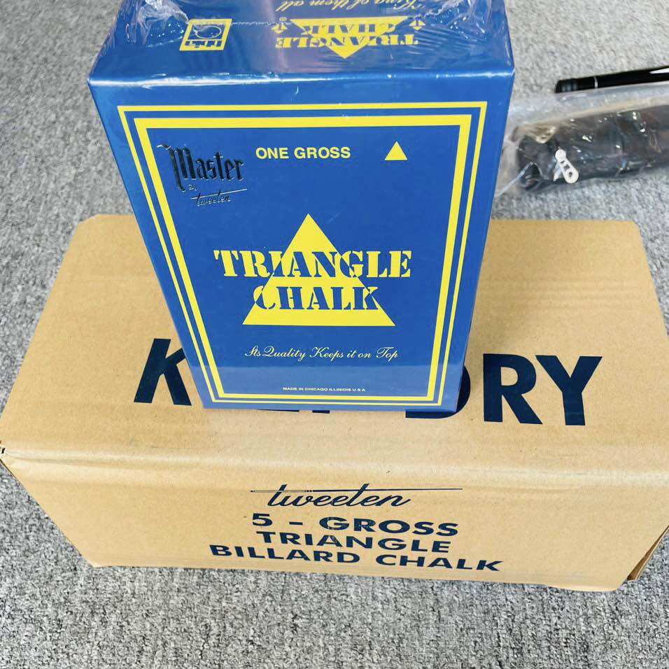 Lơ bida triangle chalk thương hiệu từ mỹ. đơn giá: 1 hộp/144 viên