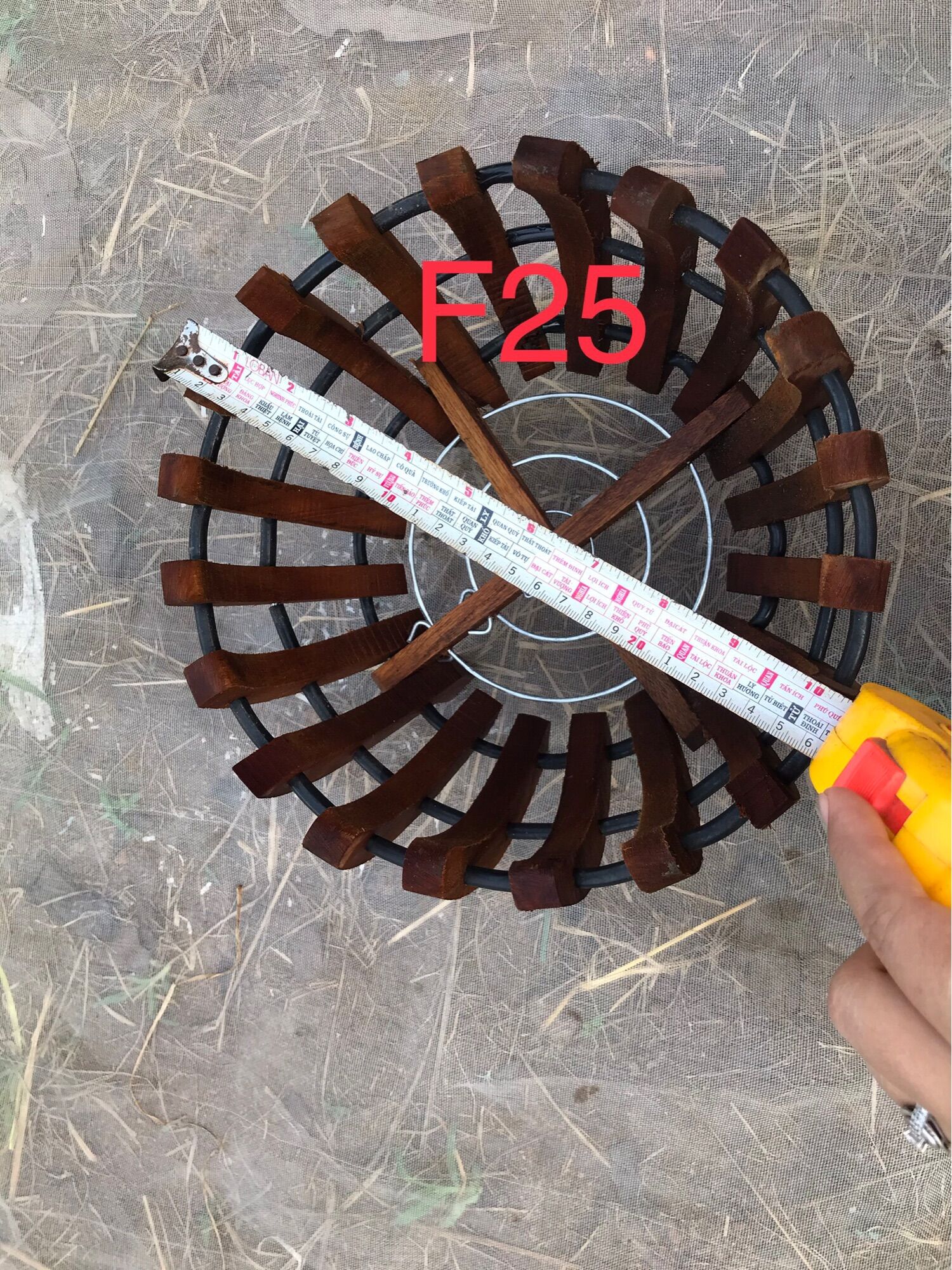 Chậu gỗ bí trồng Lan phi 25