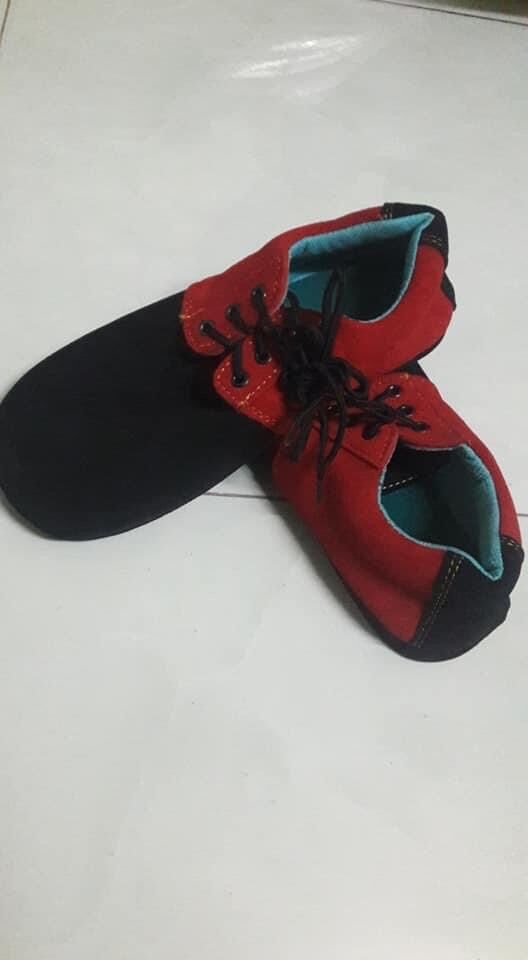 Giày mỏ vịt đá cầu - chuẩn thi đấu và tập luyện