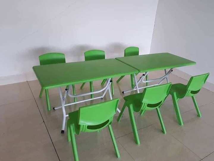 Bàn nhựa đúc mầm non