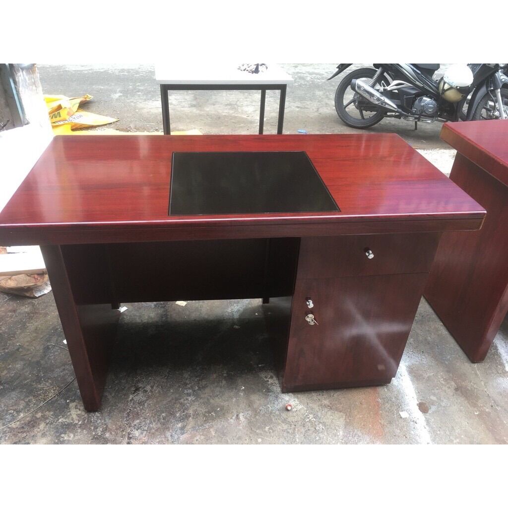 Bàn giám đốc
