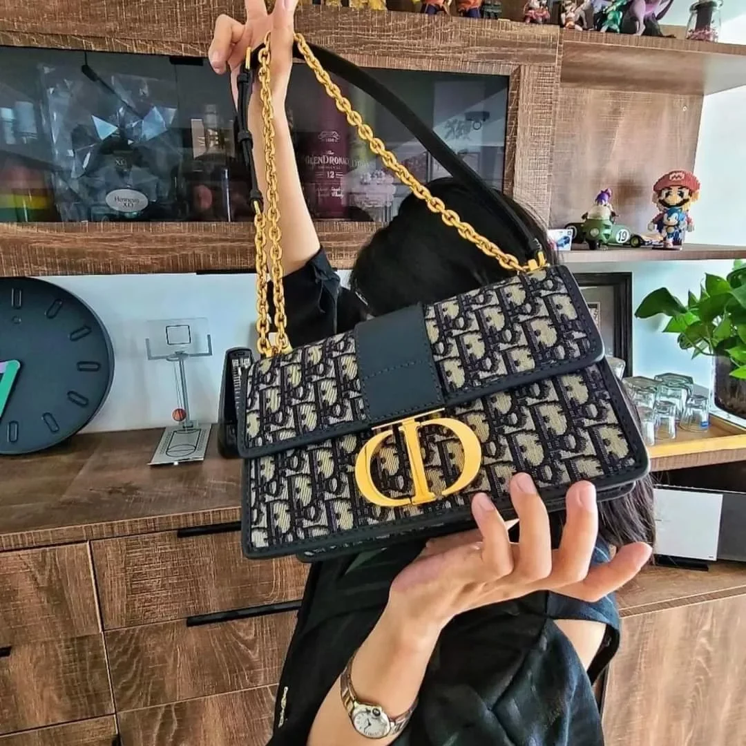 DIOR MONTAIGNE SPSL
size 24cm