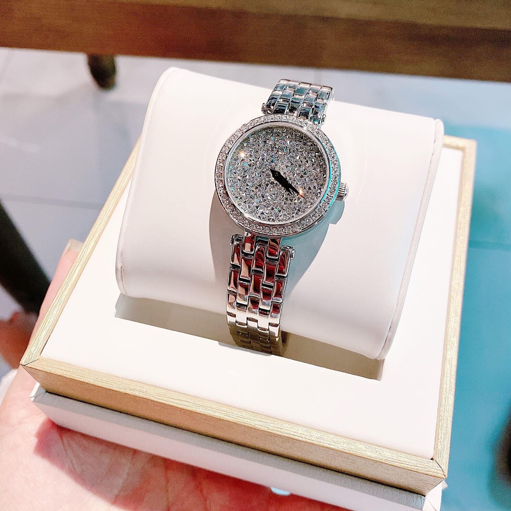 Đồng hồ nữ Caravelle, size 29mm
