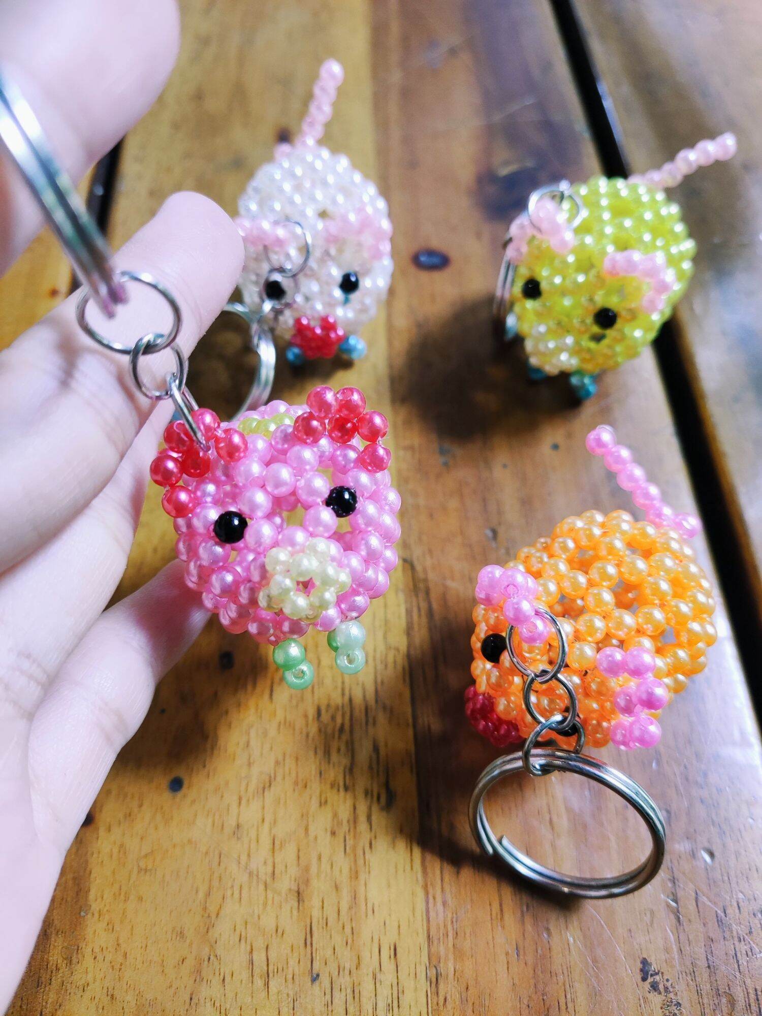 Móc khóa tuổi Hợi kết cườm Handmade
