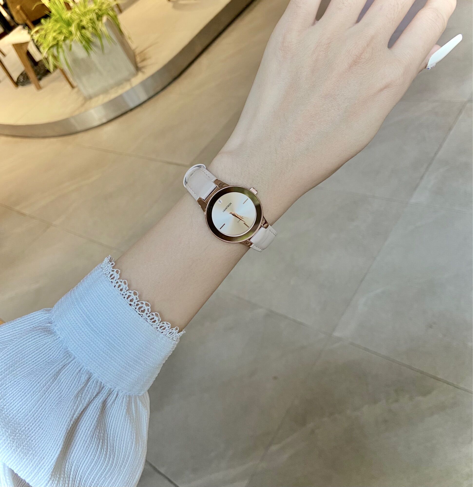 Đồng hồ nữ Armitron dây da, size 30mm
