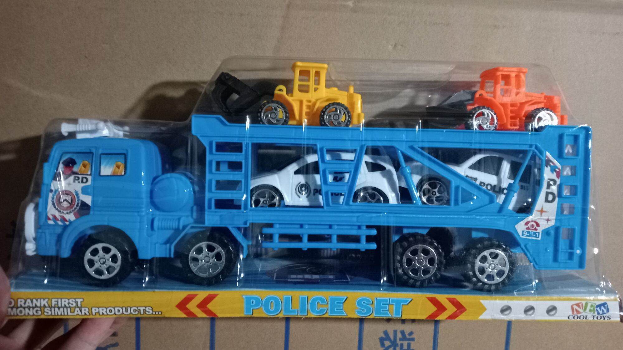 Hộp xe Container chở 4 xe công trình (chạy trớn)