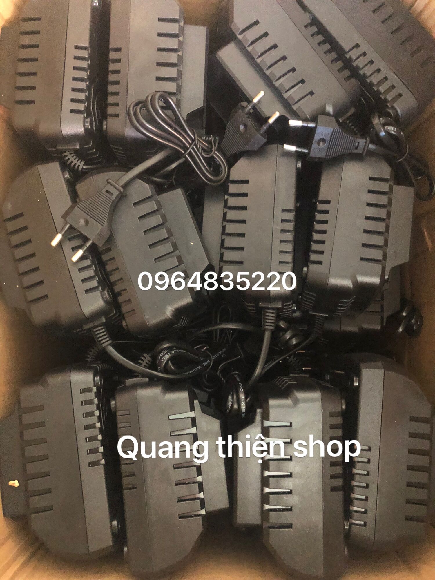 (Xả kho sạc bin) Cục sạc bin máy khoan bin , siết bulong, chuyên vít ….(chân sạc thông dụng)