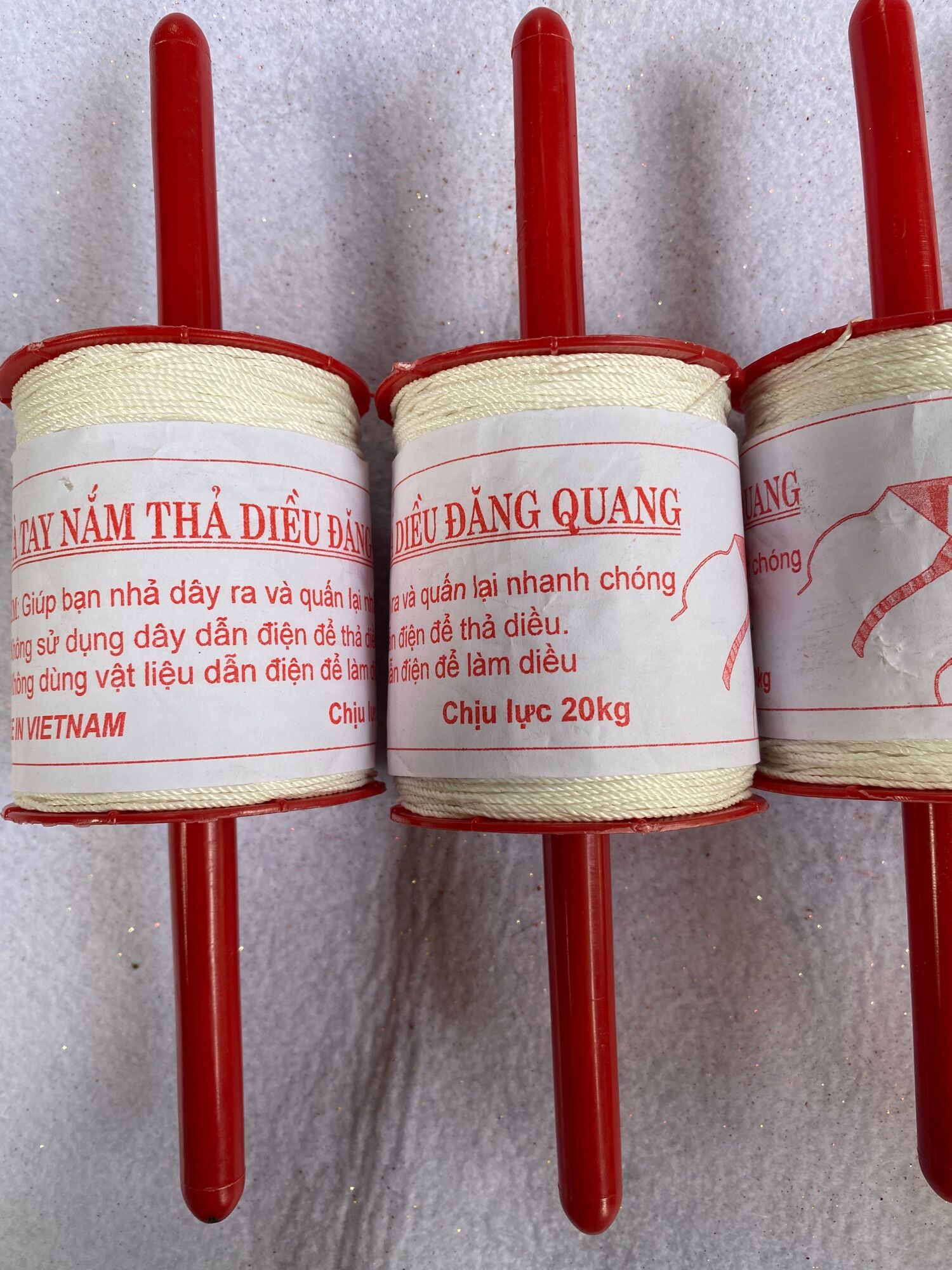 1 quận dây thả diều chịu lực