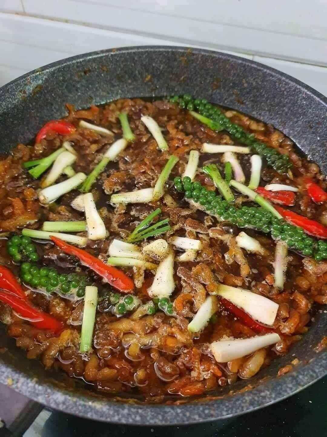 Kho quẹt ba rọi tôm khô tóp mỡ