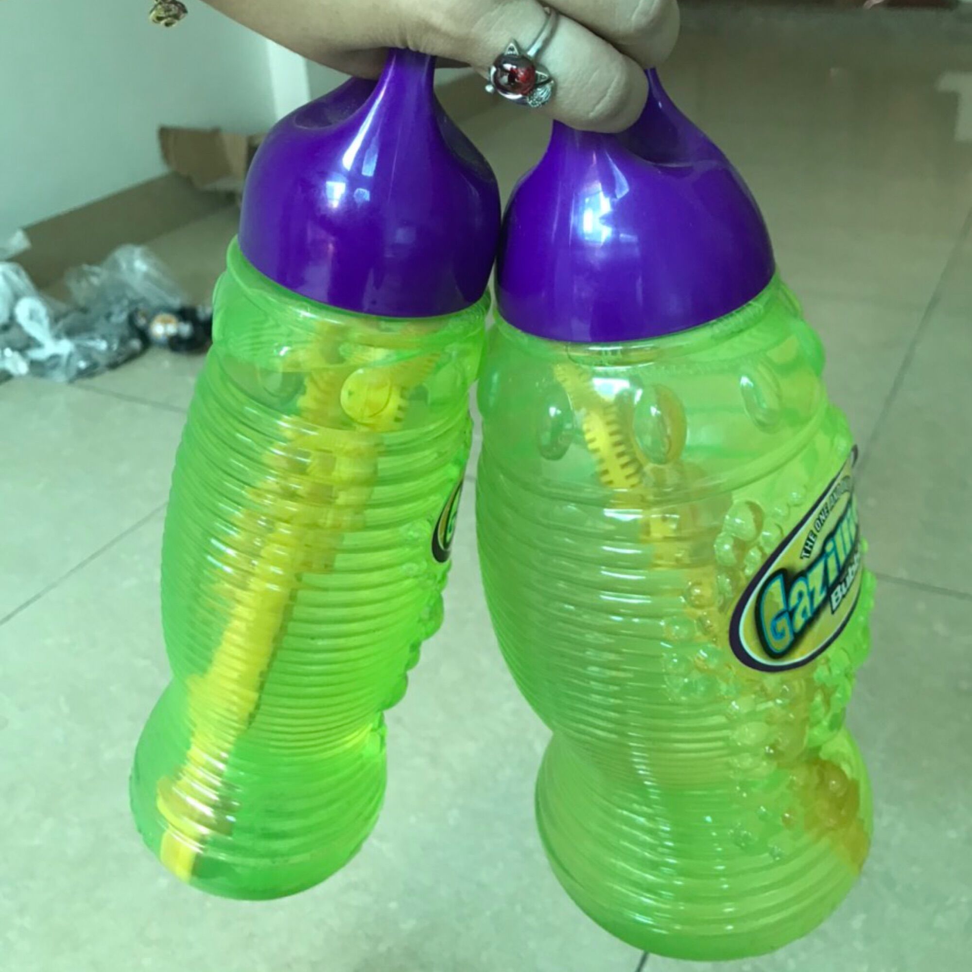 Combo 2 chai nước tạo bong bóng xà phòng loại 1 lít và 2 lít