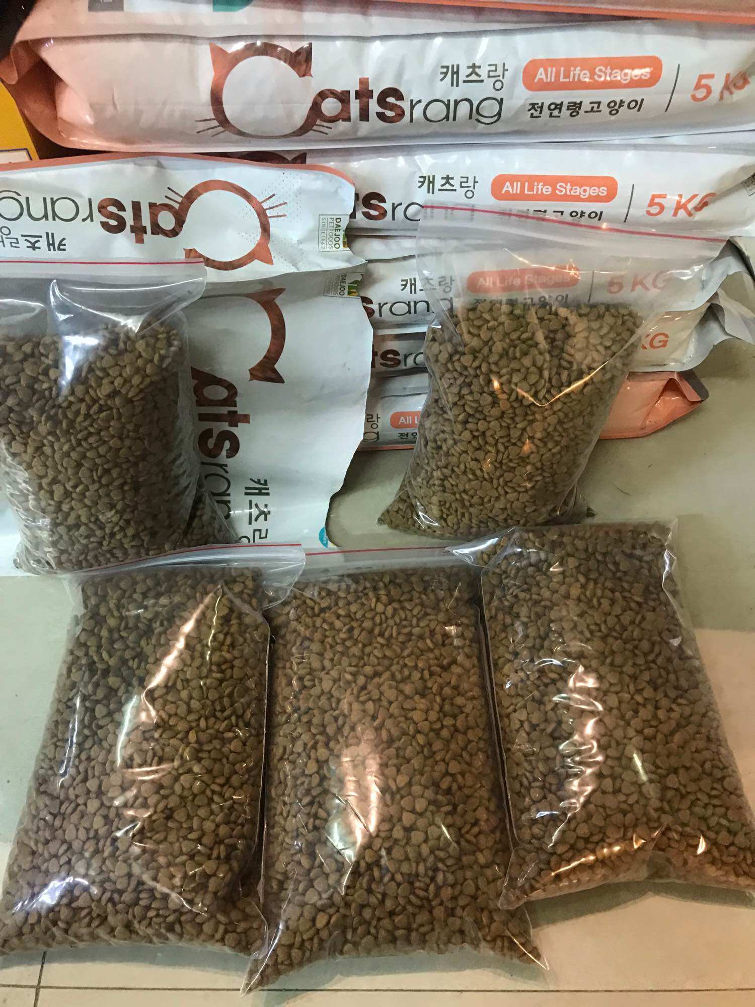 Catsrang-thức ăn cho mèo mọi lứa tuổi 1kg.