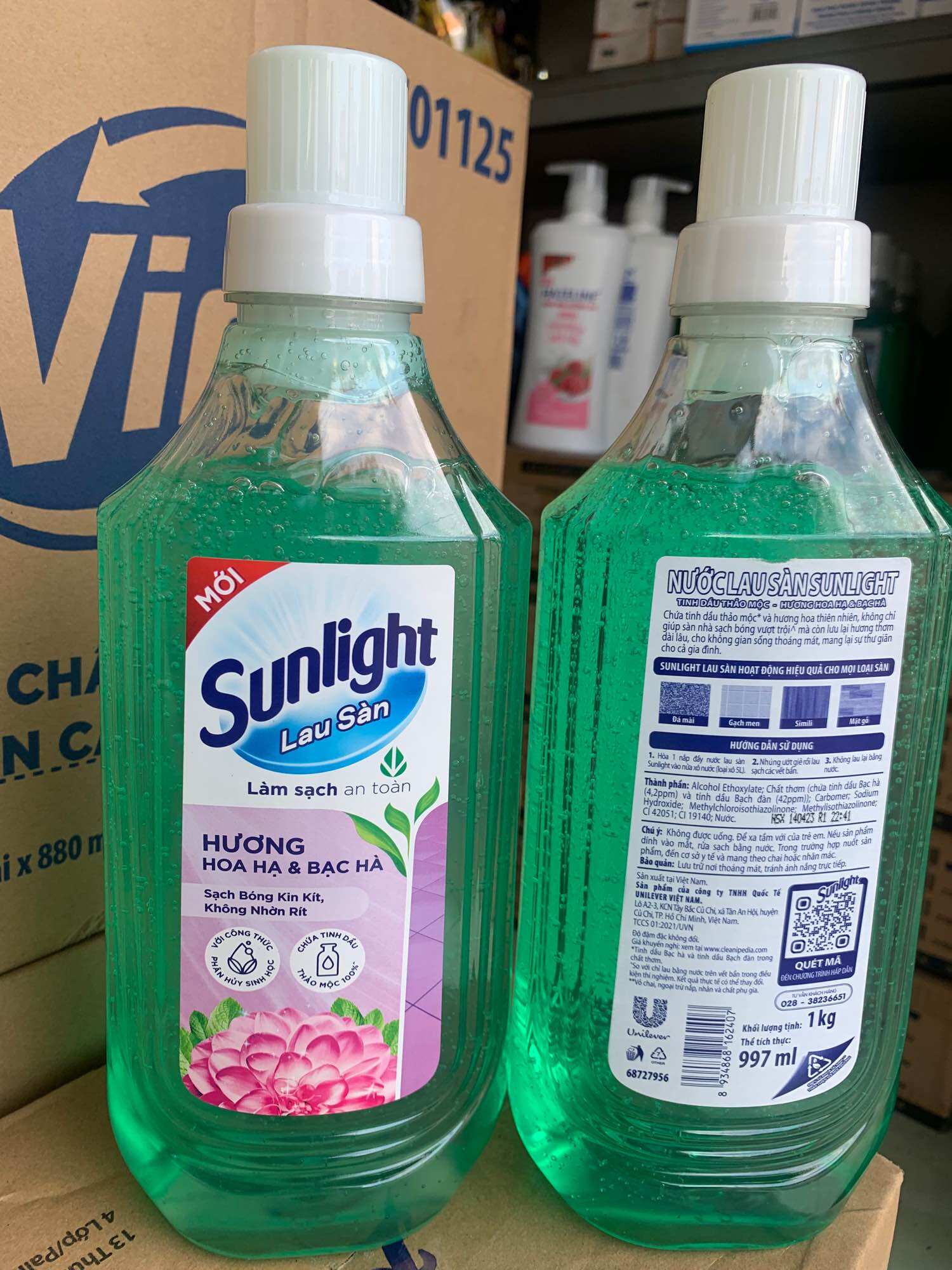 Nước lau sàn Sunlight hương hoa hạ chai 1kg