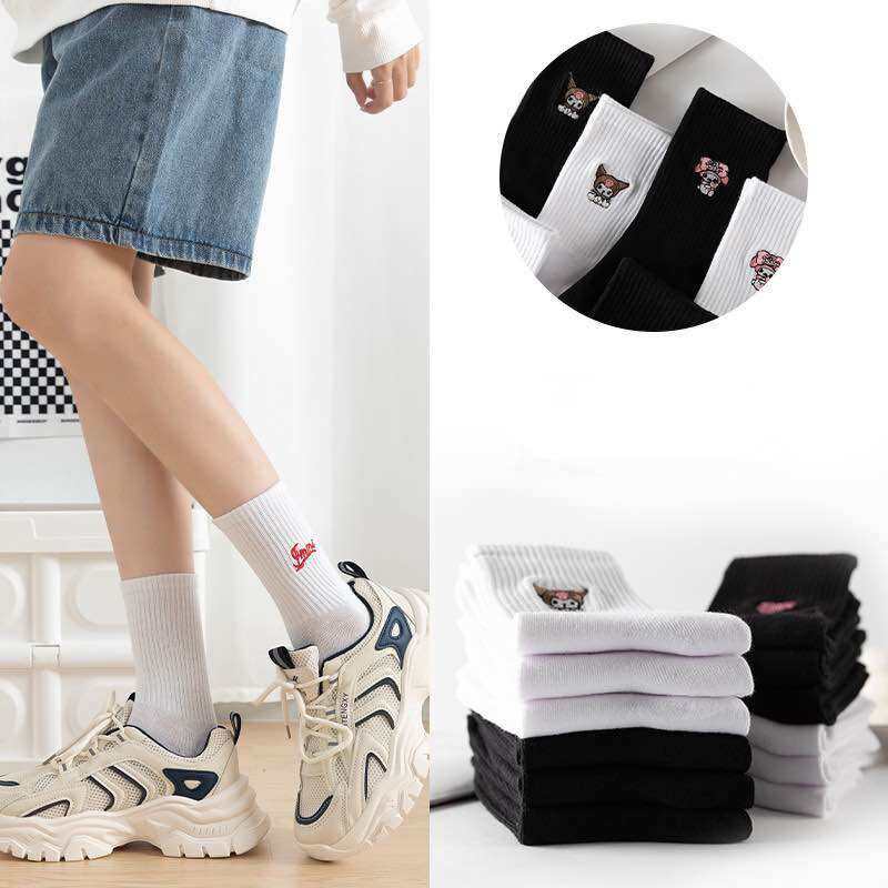 tất (vớ) trắng đen thêu hình cao bắp