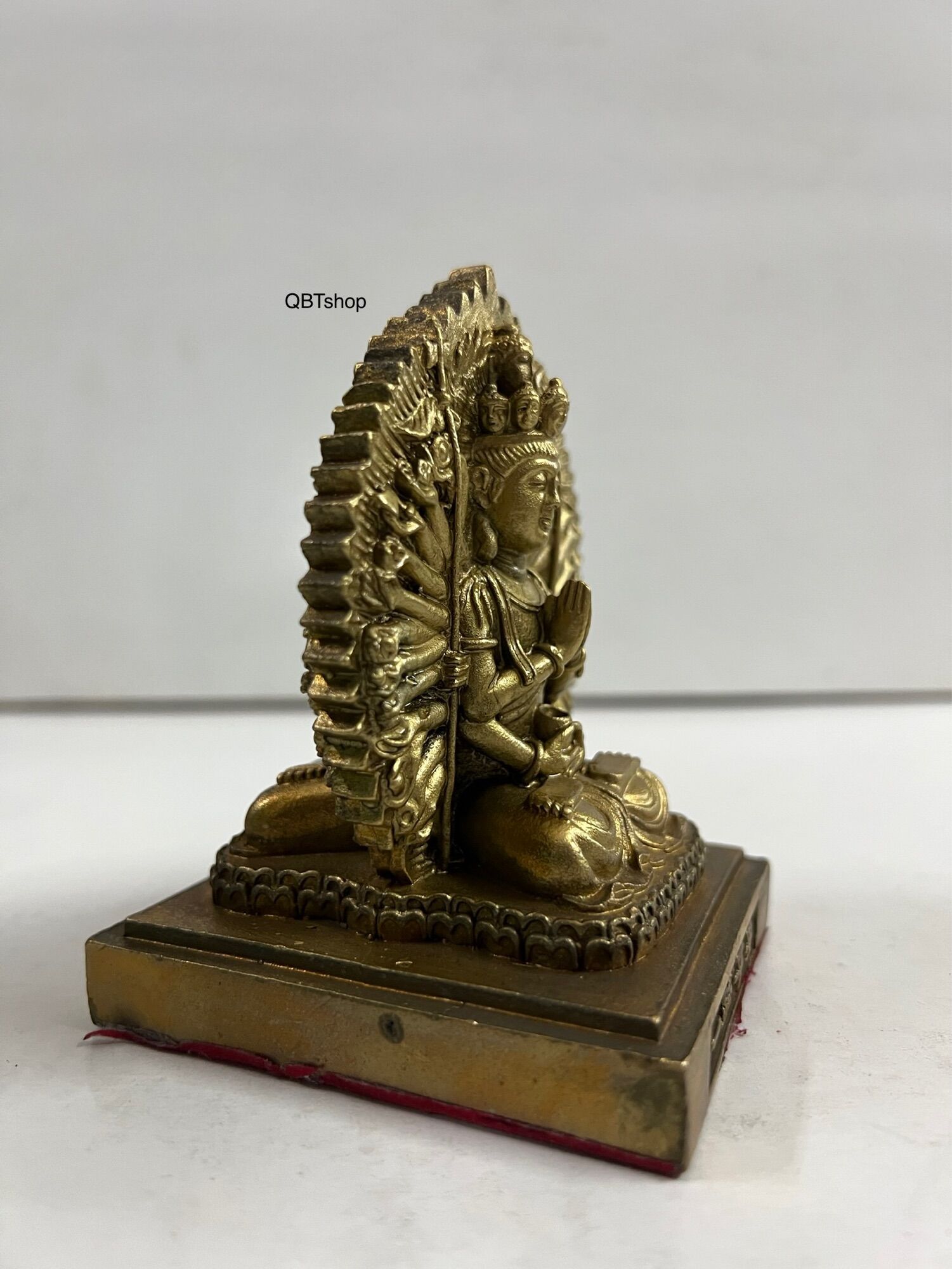 Thiên thủ thiên nhãn bằng đồng vàng
