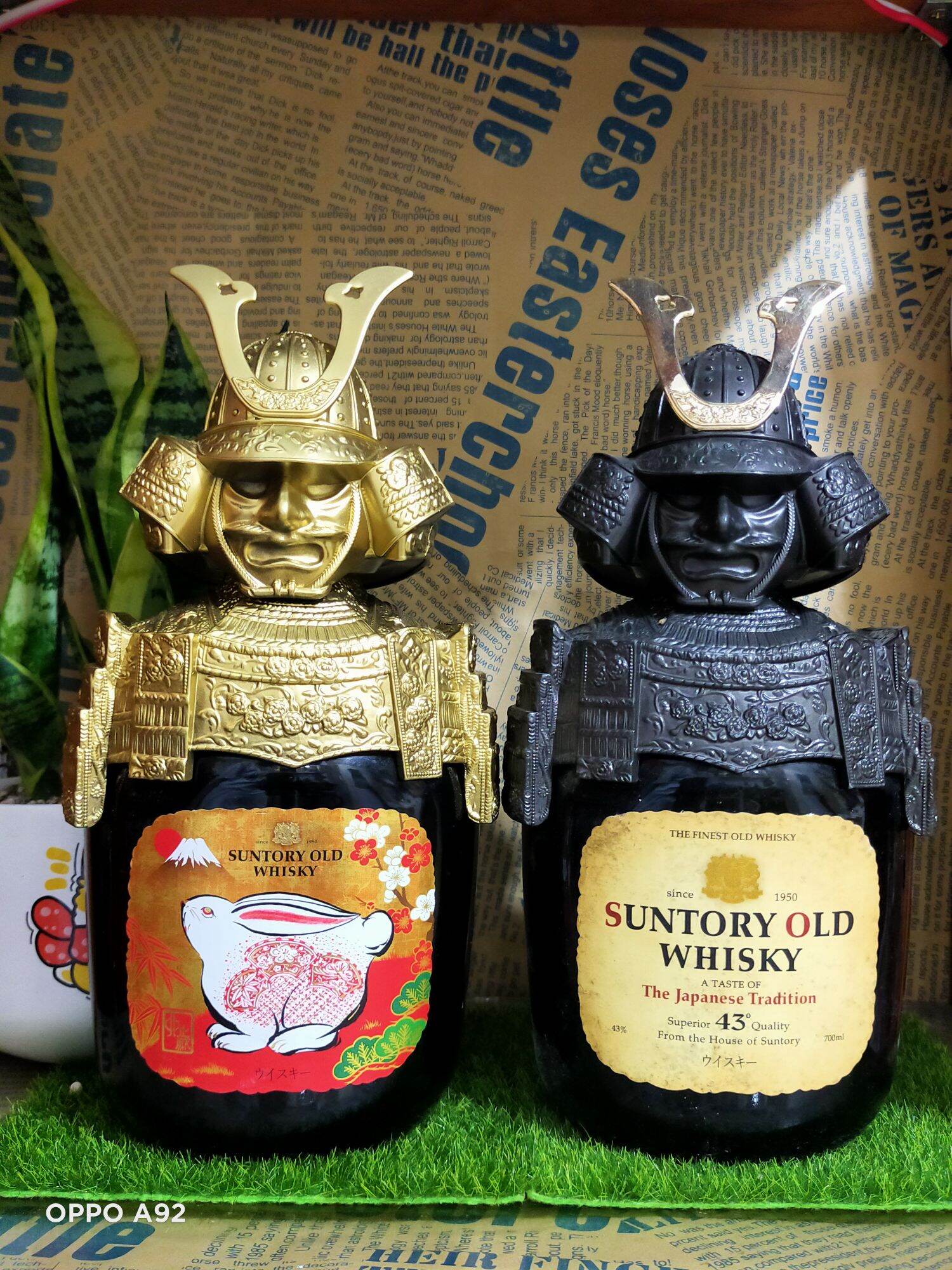 Vỏ CHAI kèm giáp Samurai độc lạ
