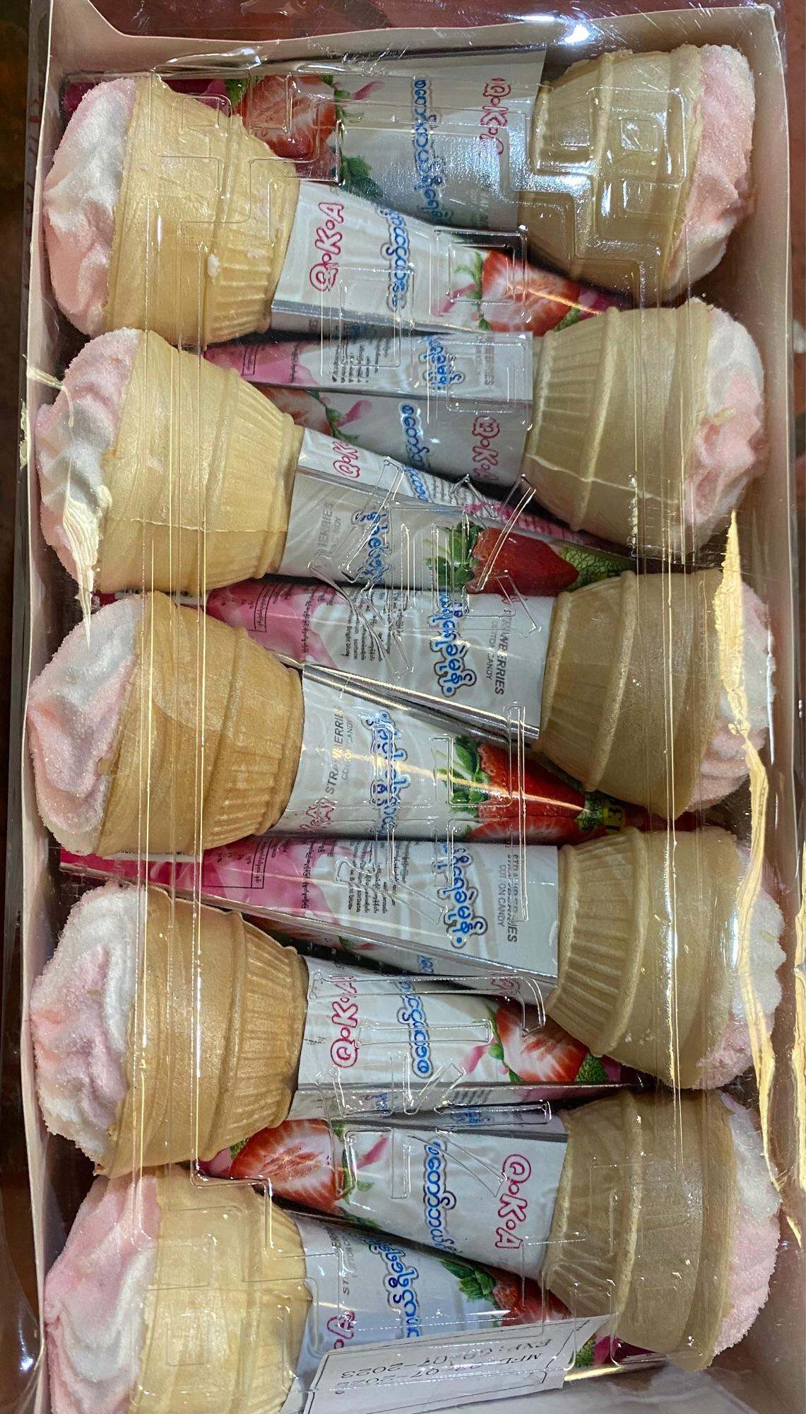 Hộp 30 chiếc kẹo dẻo vị dâu hình kem ốc quế