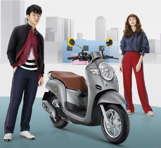 Tem Scoopy Club12 cho xe màu Bạc nhám
