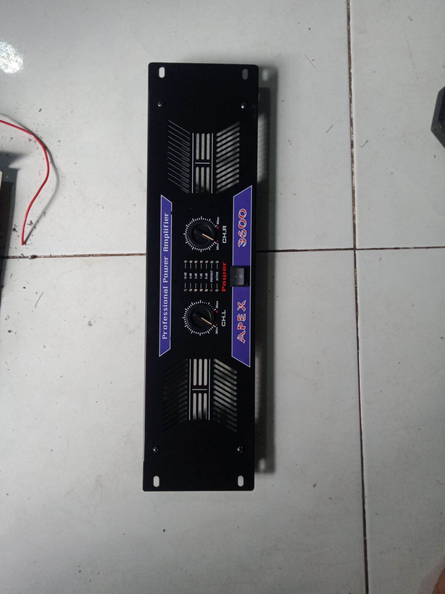 mặt trước amply lên thành cục đẩy như hình