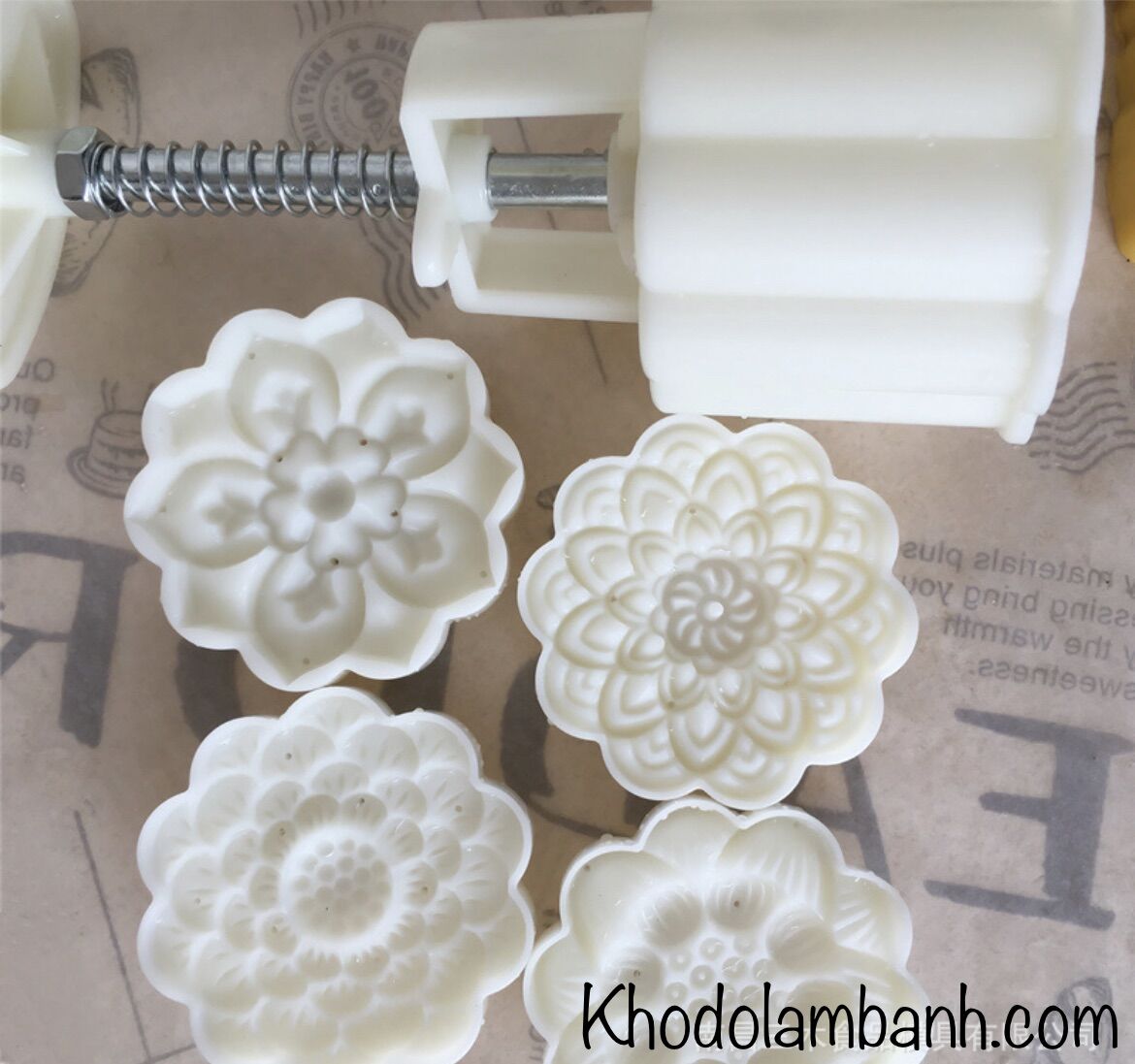 Khuôn trung thu hoa 4 mặt 2022 75g