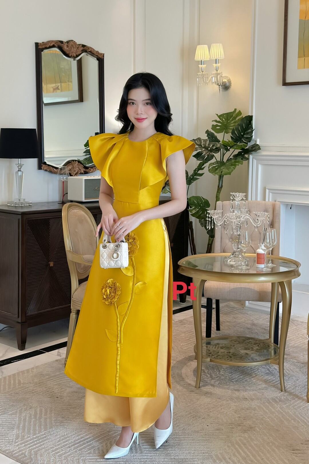 Áo dài cách tân tapta đính kết hoa nổi bất đẹp. hàng thiết kế cao cấp bán lẻ bằng sỉ