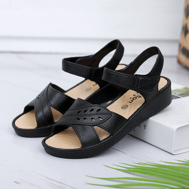 Giày Sandal Nữ Mùa Hè 2024 Giày Đế Bằng Bền Dễ Dài Thời Trang Giày Dáng Rộng Cho Mẹ Chất Liệu PVC Thoải Mái Thường Ngày