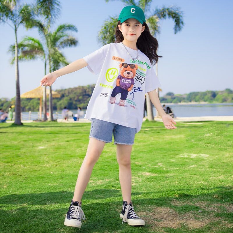 Set áo thun và quần short jeans còn size màu đen 35-42kg