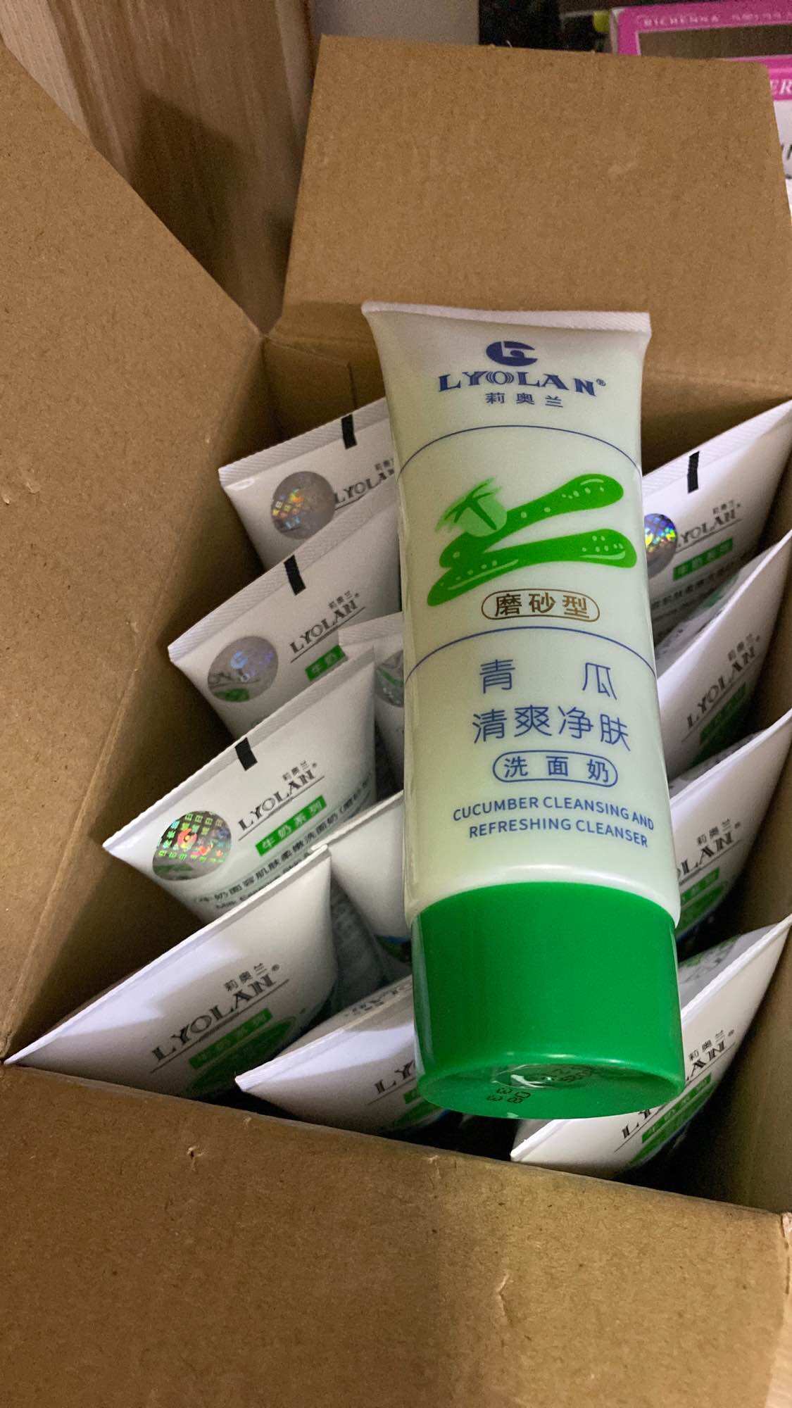 Sữa rửa mặt sữa Bò - Dưa leo LYOLAN 120gr