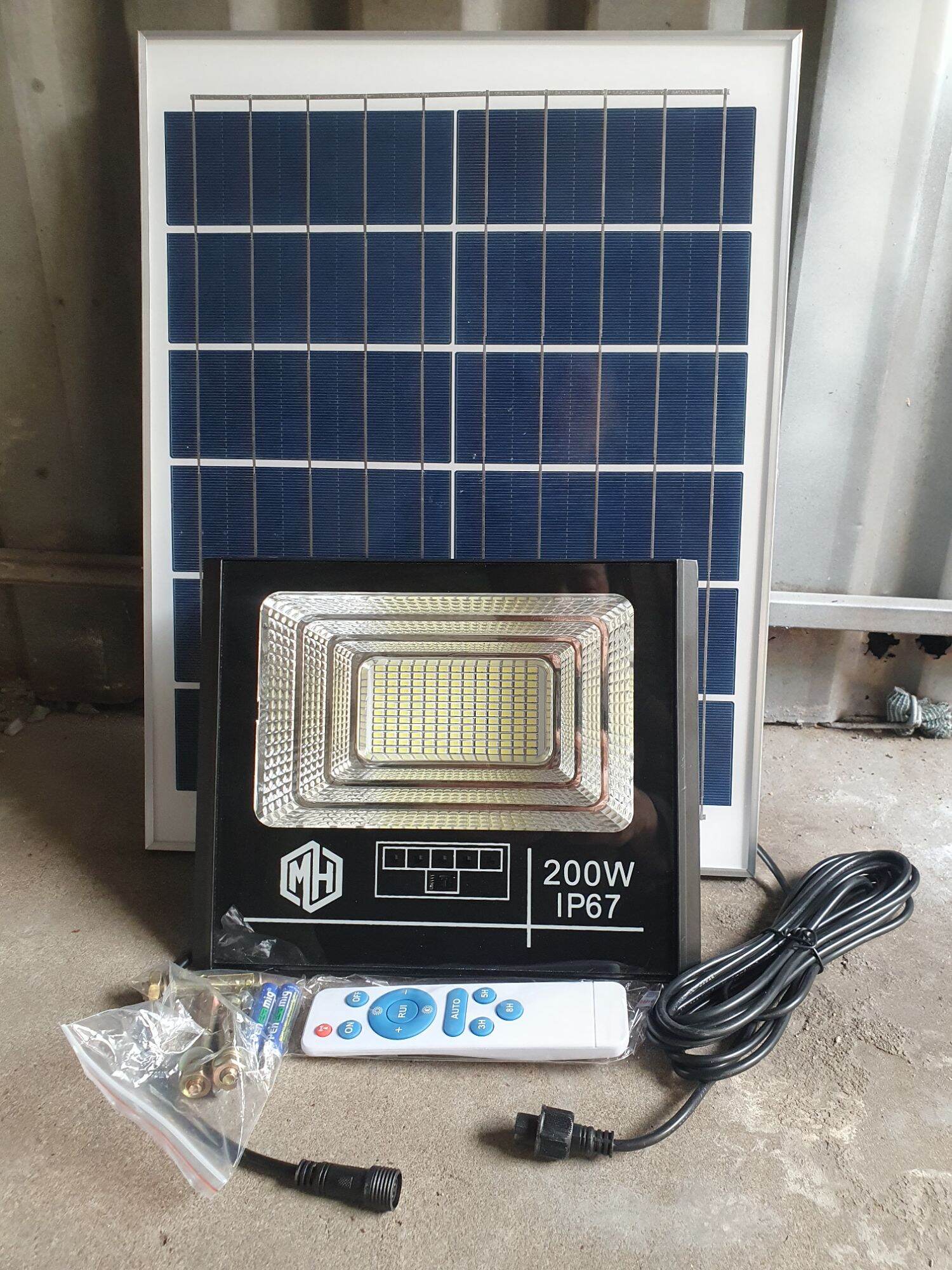 Đèn pha năng lượng mặt trời 200w