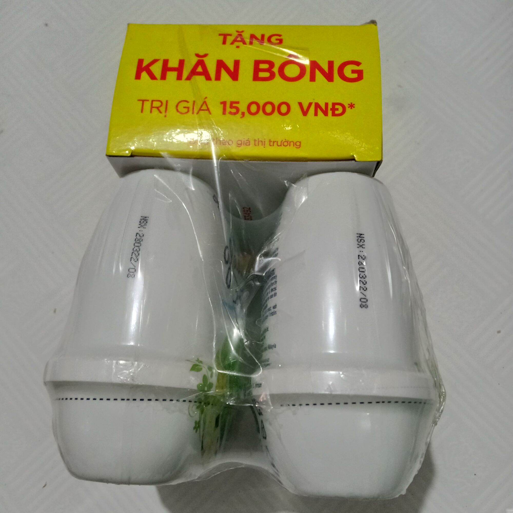 2 CỤC SÁP THƠM GLADE 180gam
